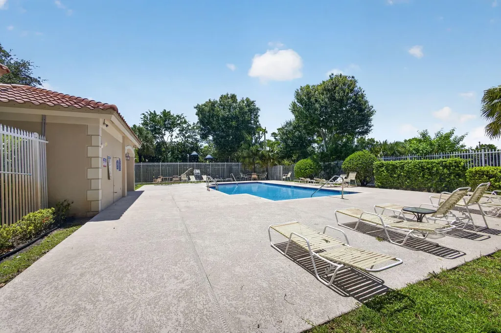 946 Summit Lake Drive West Palm Beach FL 33406