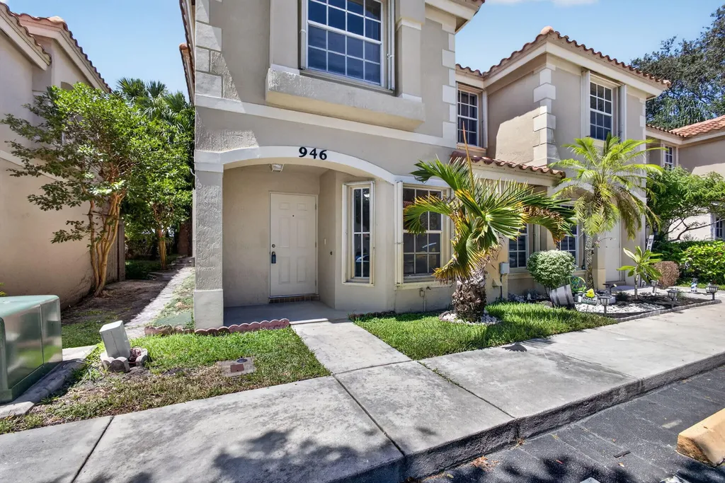 946 Summit Lake Drive West Palm Beach FL 33406