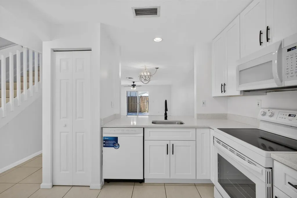 946 Summit Lake Drive West Palm Beach FL 33406
