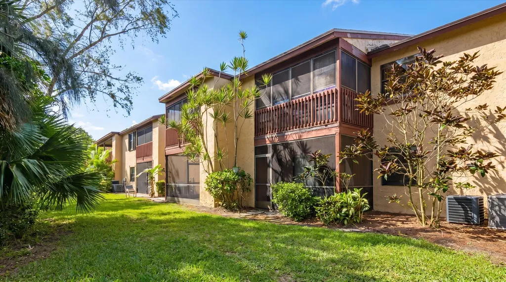 1303 Lakeview E Royal Palm Beach FL 33411