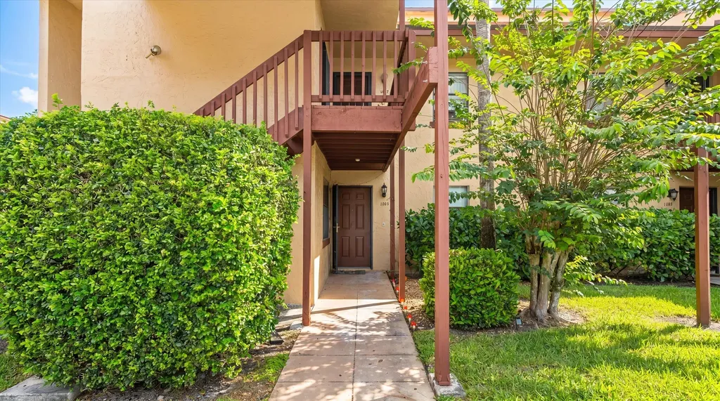 1303 Lakeview E Royal Palm Beach FL 33411