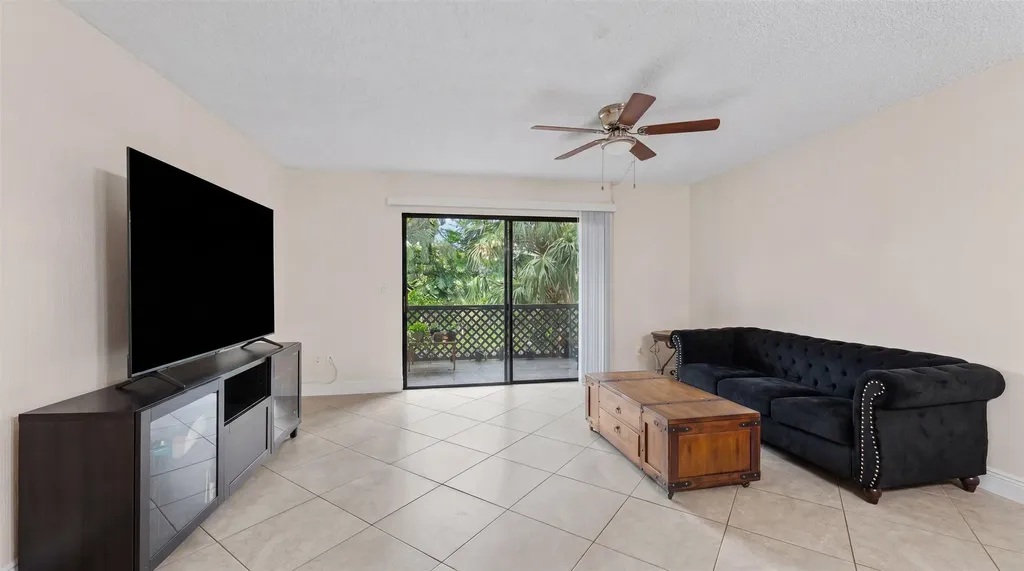 1303 Lakeview E Royal Palm Beach FL 33411