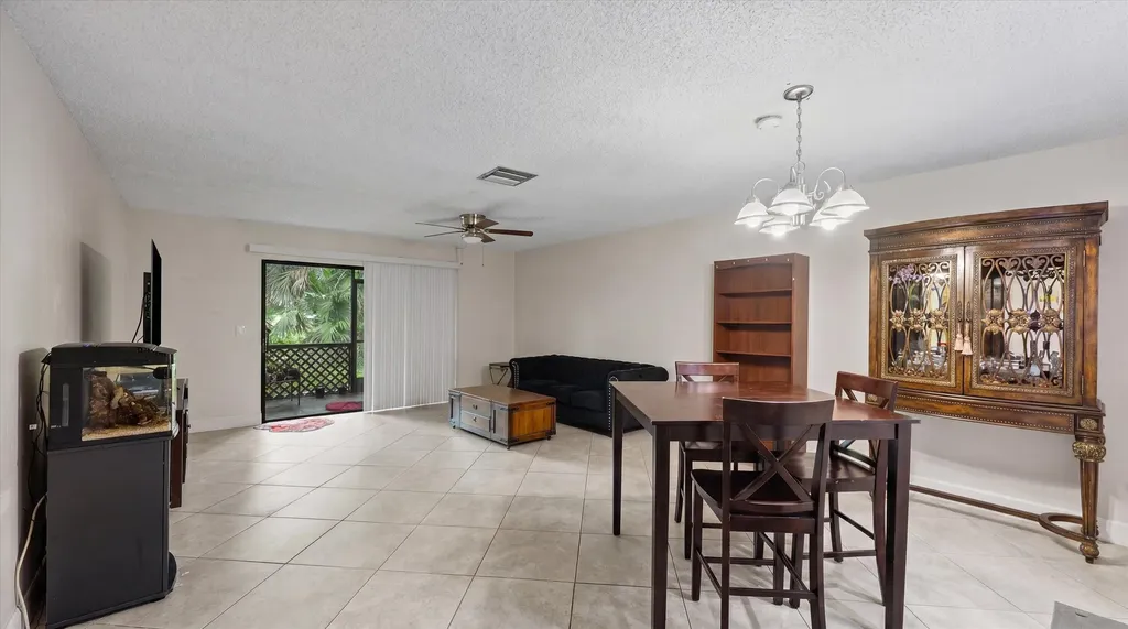 1303 Lakeview E Royal Palm Beach FL 33411
