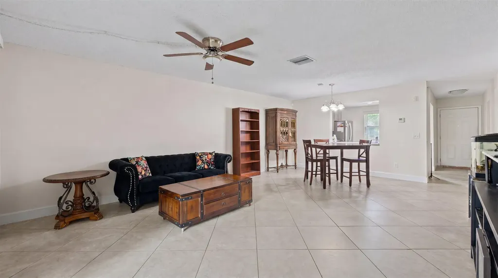 1303 Lakeview E Royal Palm Beach FL 33411