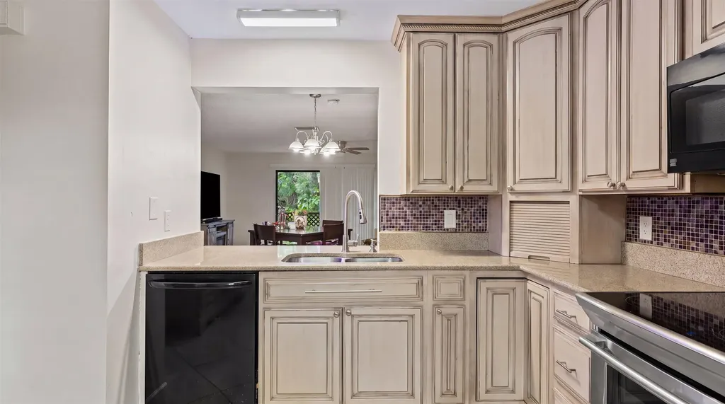 1303 Lakeview E Royal Palm Beach FL 33411
