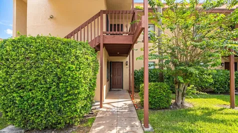 1303 Lakeview E Royal Palm Beach FL 33411