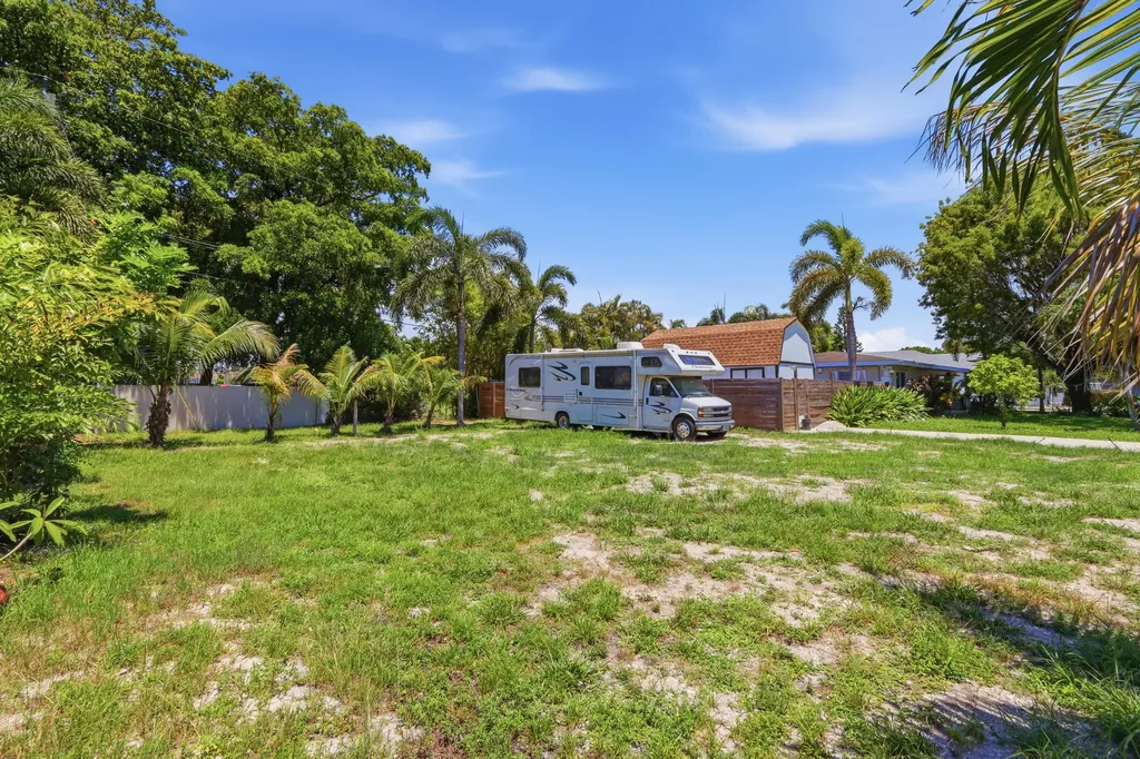 000 Morrison Avenue Lake Worth FL 33463