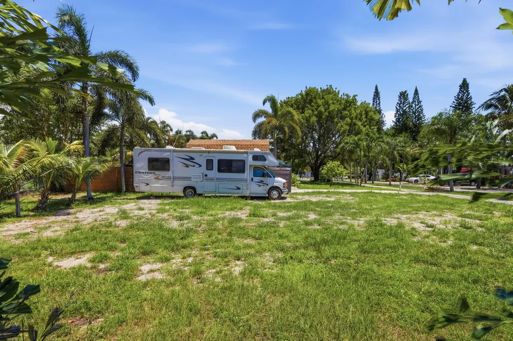 000 Morrison Avenue Lake Worth FL 33463