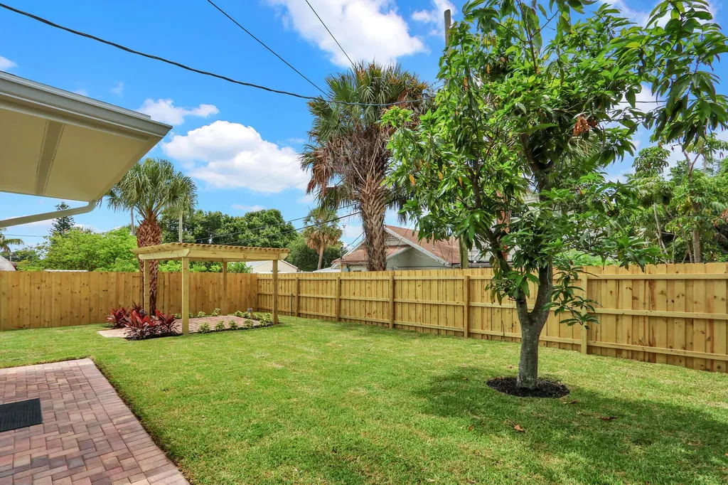 842 Selkirk Street West Palm Beach FL 33405