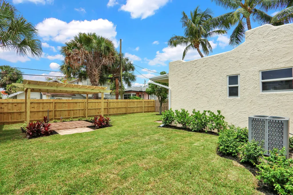 842 Selkirk Street West Palm Beach FL 33405