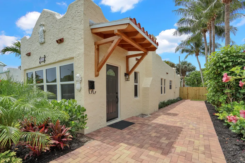 842 Selkirk Street West Palm Beach FL 33405
