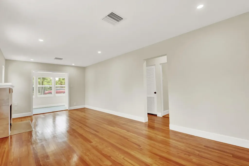 842 Selkirk Street West Palm Beach FL 33405