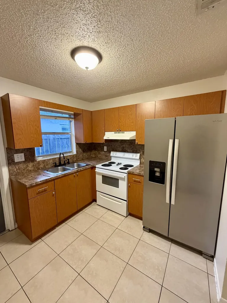 2915 SW 17th Street Fort Lauderdale FL 33312