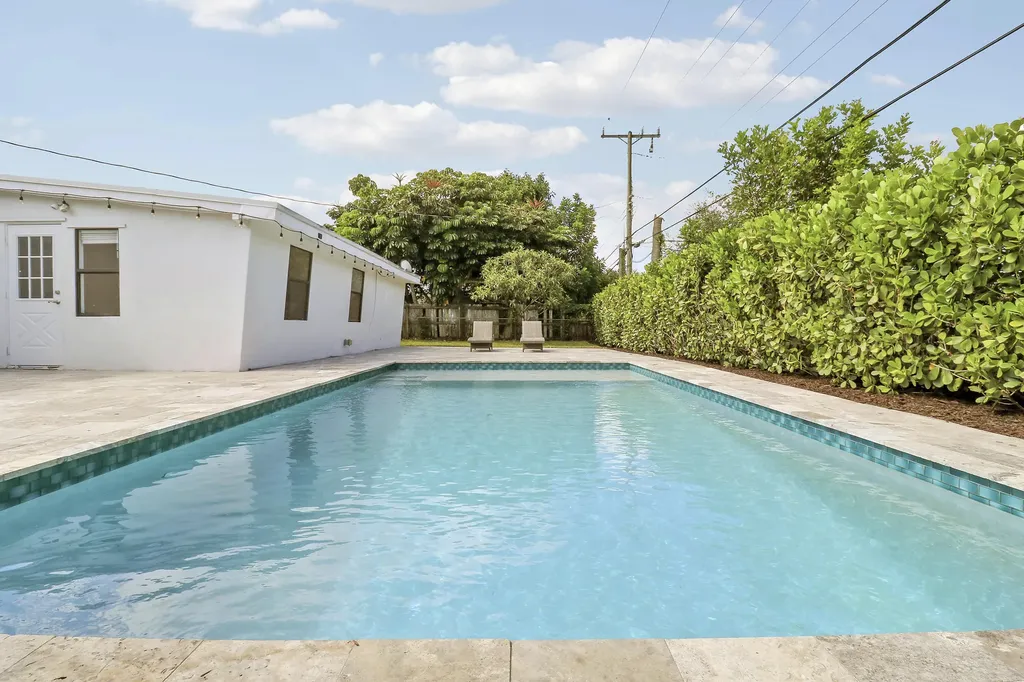816 Juniper Drive North Palm Beach FL 33408