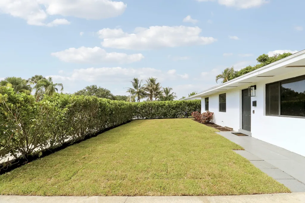 816 Juniper Drive North Palm Beach FL 33408