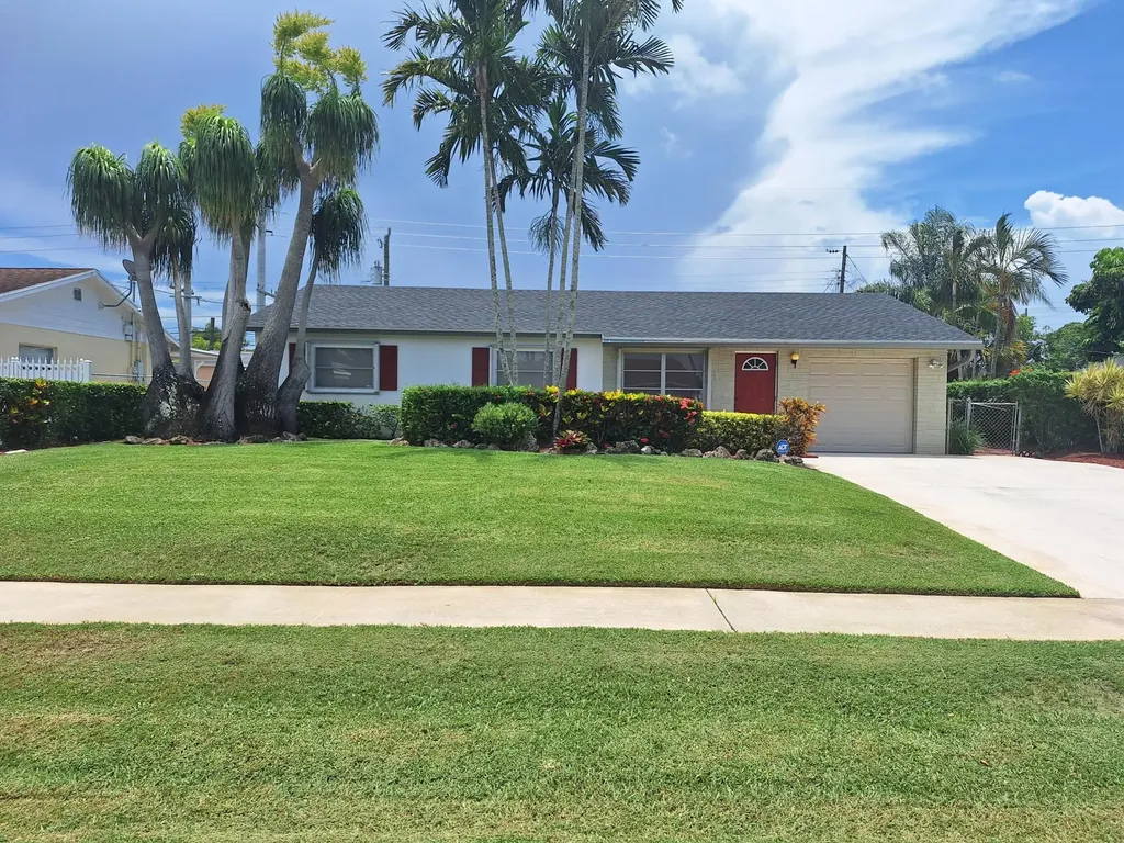 4972 Royal Court S West Palm Beach FL 33415