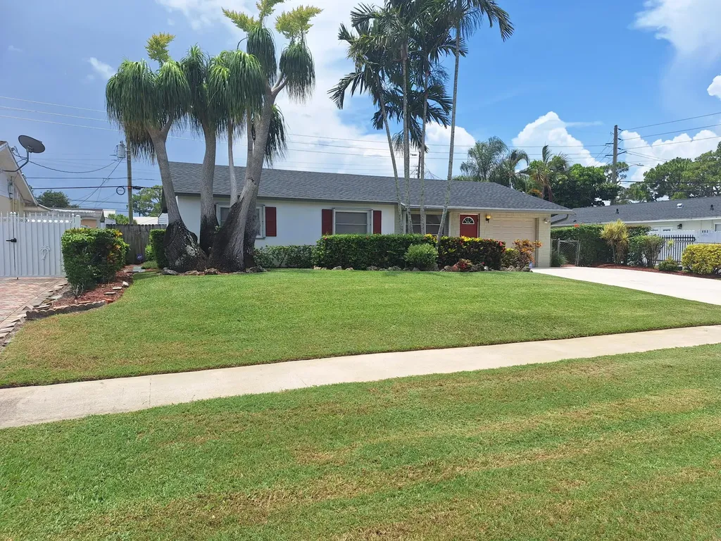 4972 Royal Court S West Palm Beach FL 33415