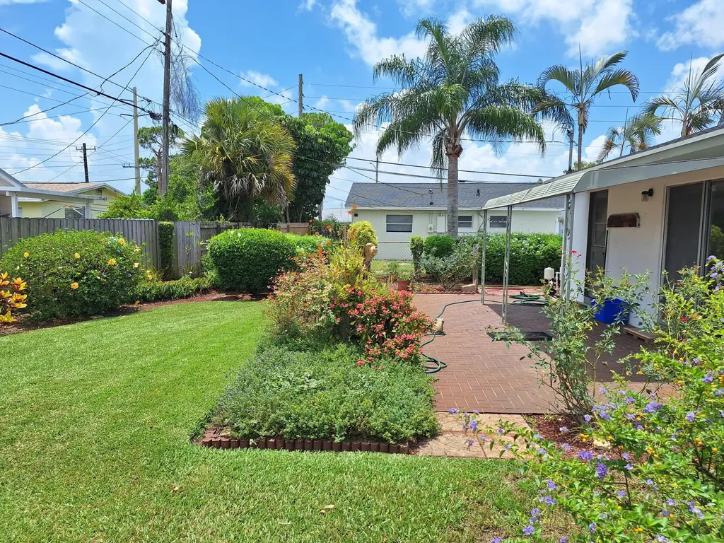 4972 Royal Court S West Palm Beach FL 33415