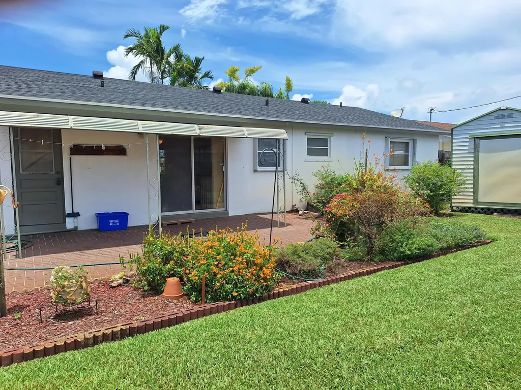 4972 Royal Court S West Palm Beach FL 33415