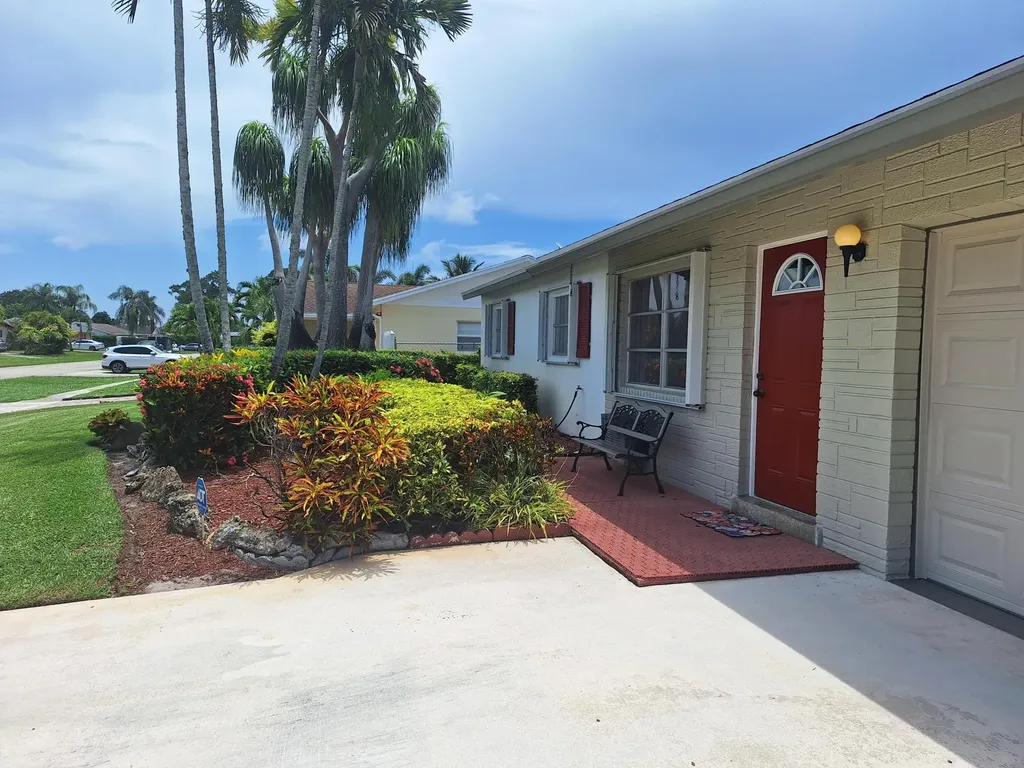 4972 Royal Court S West Palm Beach FL 33415