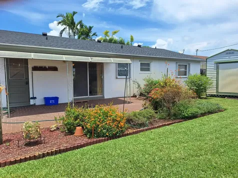 4972 Royal Court S West Palm Beach FL 33415
