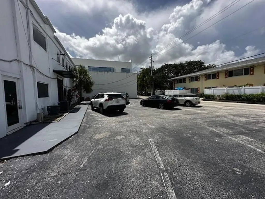 2631 E Oakland Park Boulevard Fort Lauderdale FL 33306