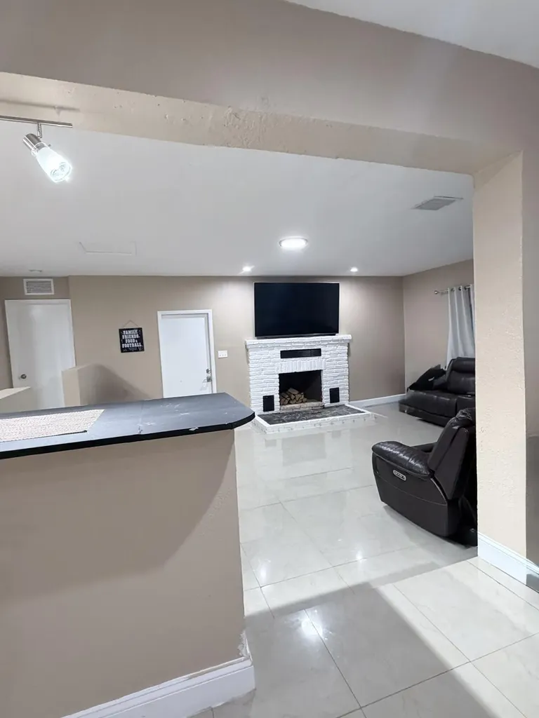 2000 SW 95th Terrace Miramar FL 33025