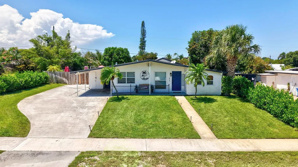 917 W Drew Street Lantana FL 33462