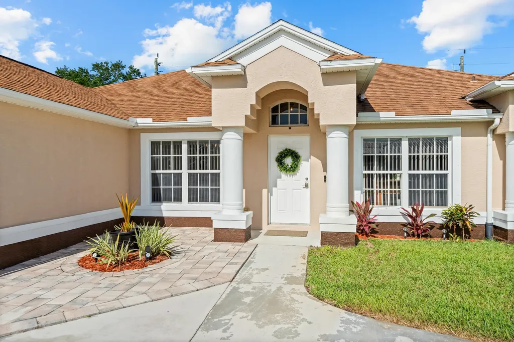 3041 SE Wake Road Port St Lucie FL 34984