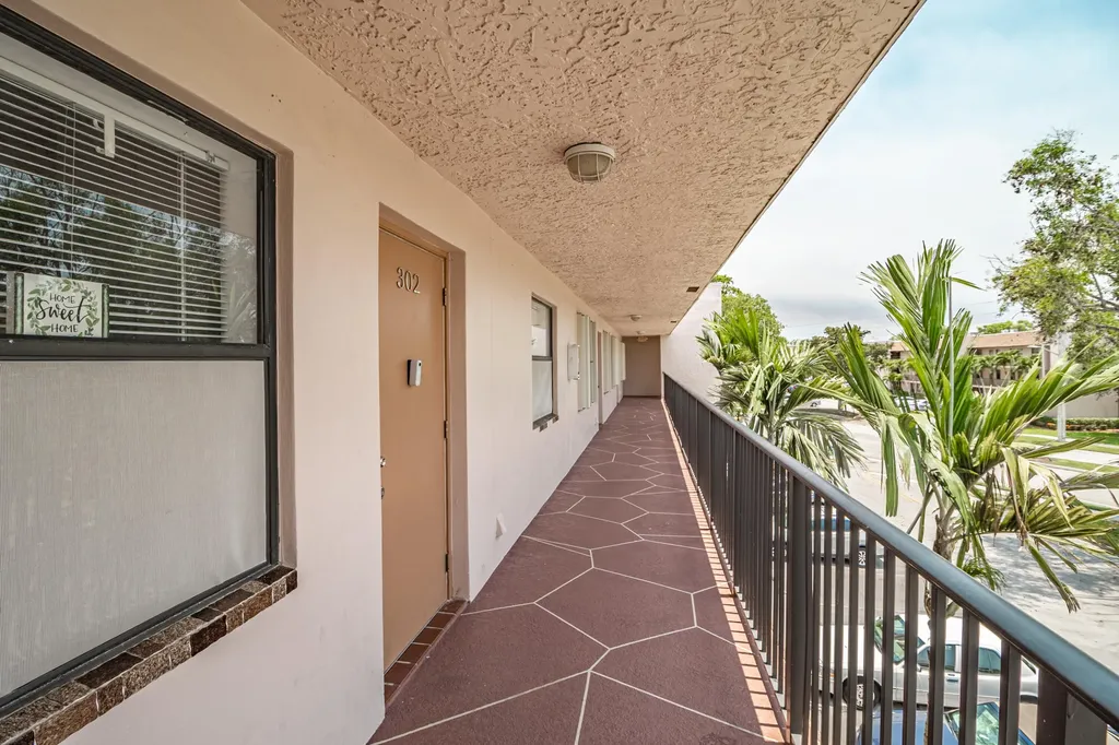 10331 Sunrise Lakes Boulevard Sunrise FL 33322