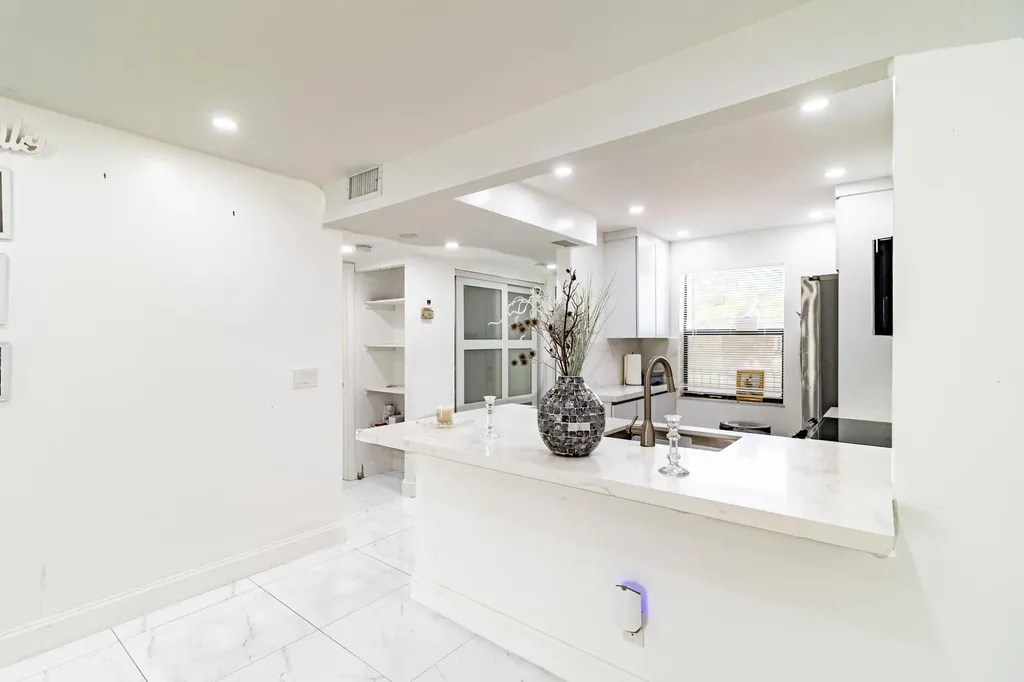 10331 Sunrise Lakes Boulevard Sunrise FL 33322