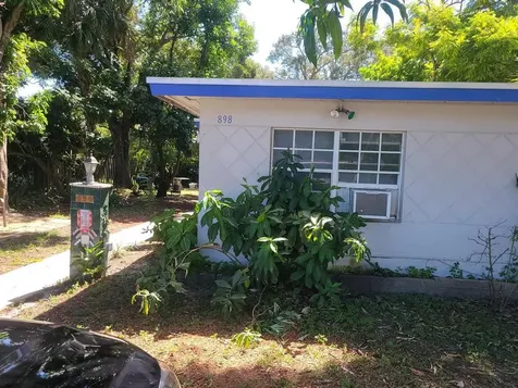 898 NE 39th Street Oakland Park FL 33334