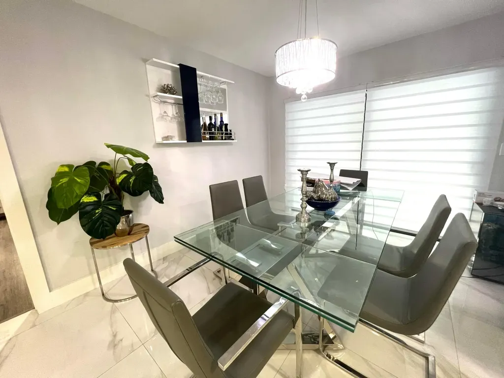 625 W Tropical Way Plantation FL 33317