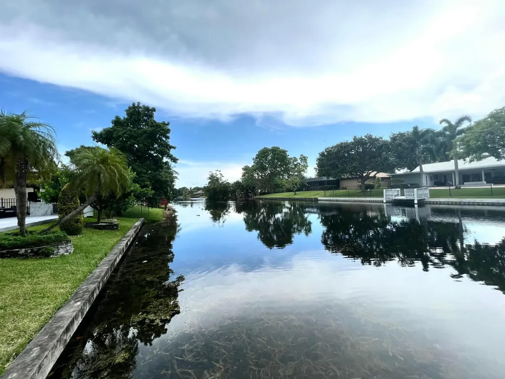 625 W Tropical Way Plantation FL 33317