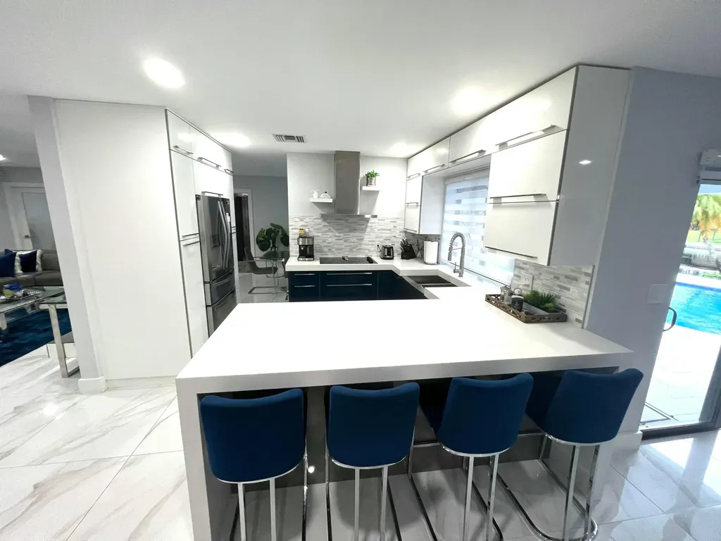 625 W Tropical Way Plantation FL 33317