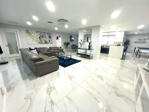 625 W Tropical Way Plantation FL 33317