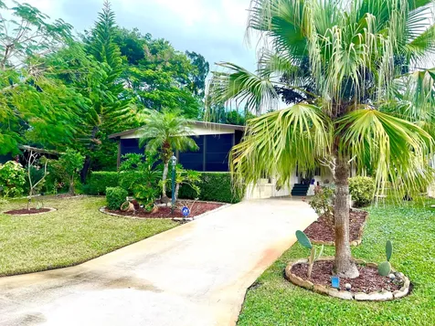 8011 SE Homestead Avenue Hobe Sound FL 33455