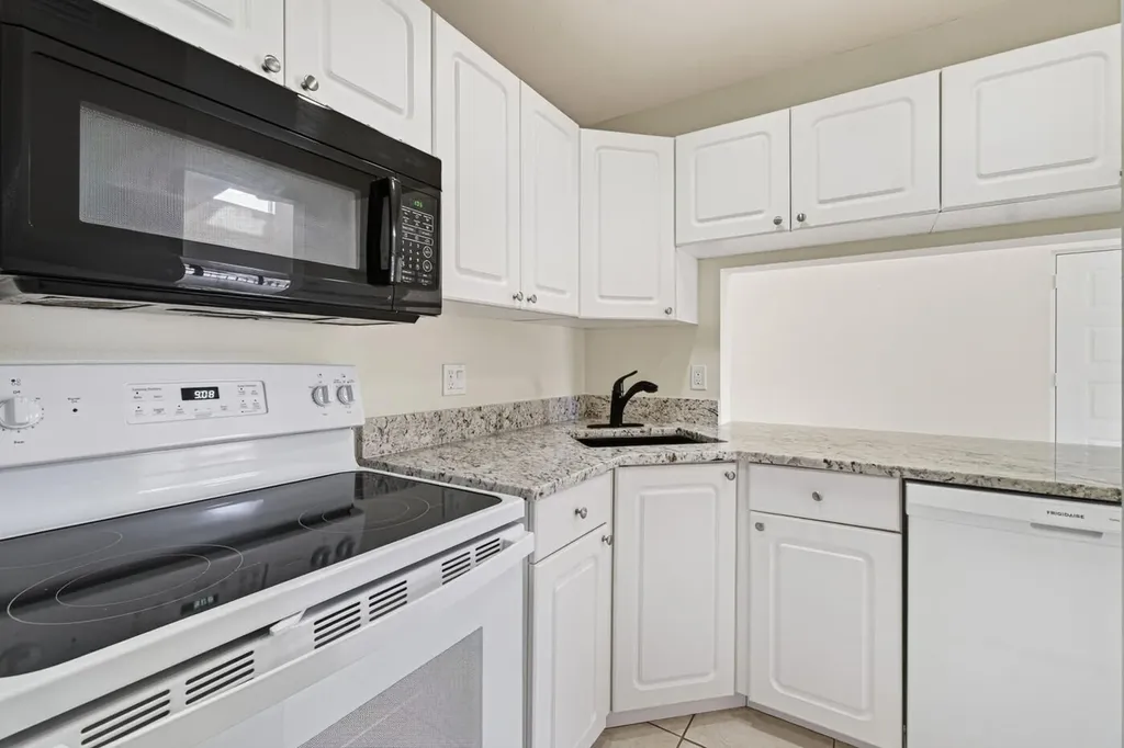 627 Sea Pine Way Greenacres FL 33415