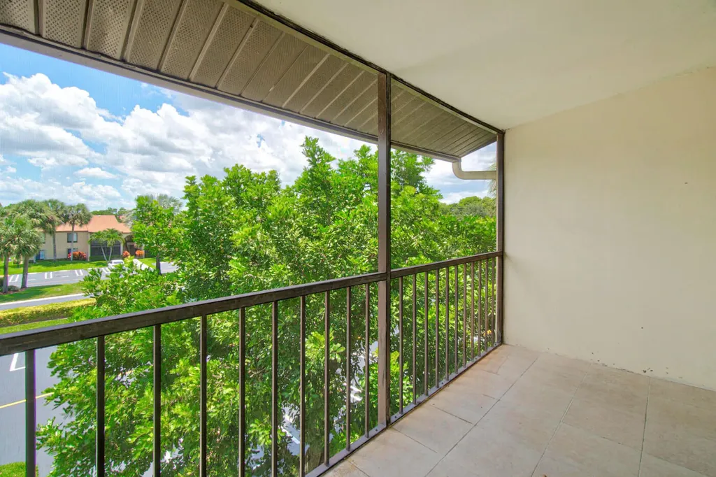627 Sea Pine Way Greenacres FL 33415
