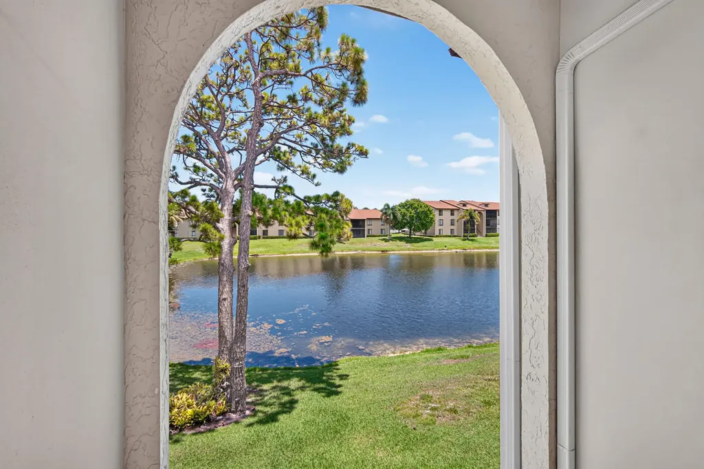 627 Sea Pine Way Greenacres FL 33415