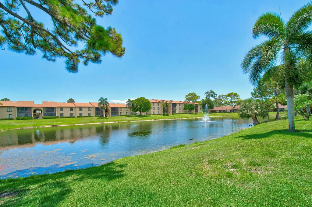 627 Sea Pine Way Greenacres FL 33415