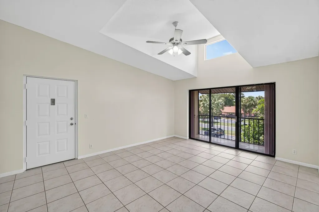 627 Sea Pine Way Greenacres FL 33415