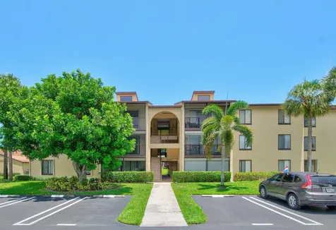 627 Sea Pine Way Greenacres FL 33415