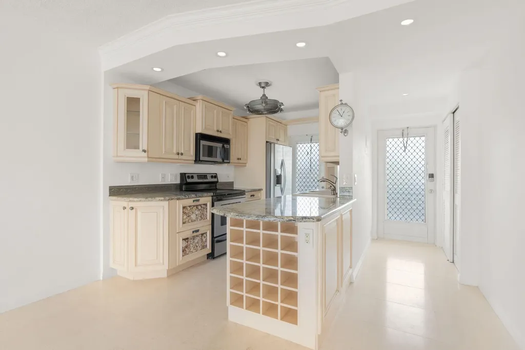 951 Spanish Circle Delray Beach FL 33483