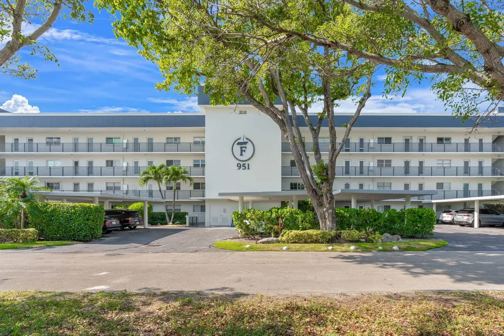 951 Spanish Circle Delray Beach FL 33483