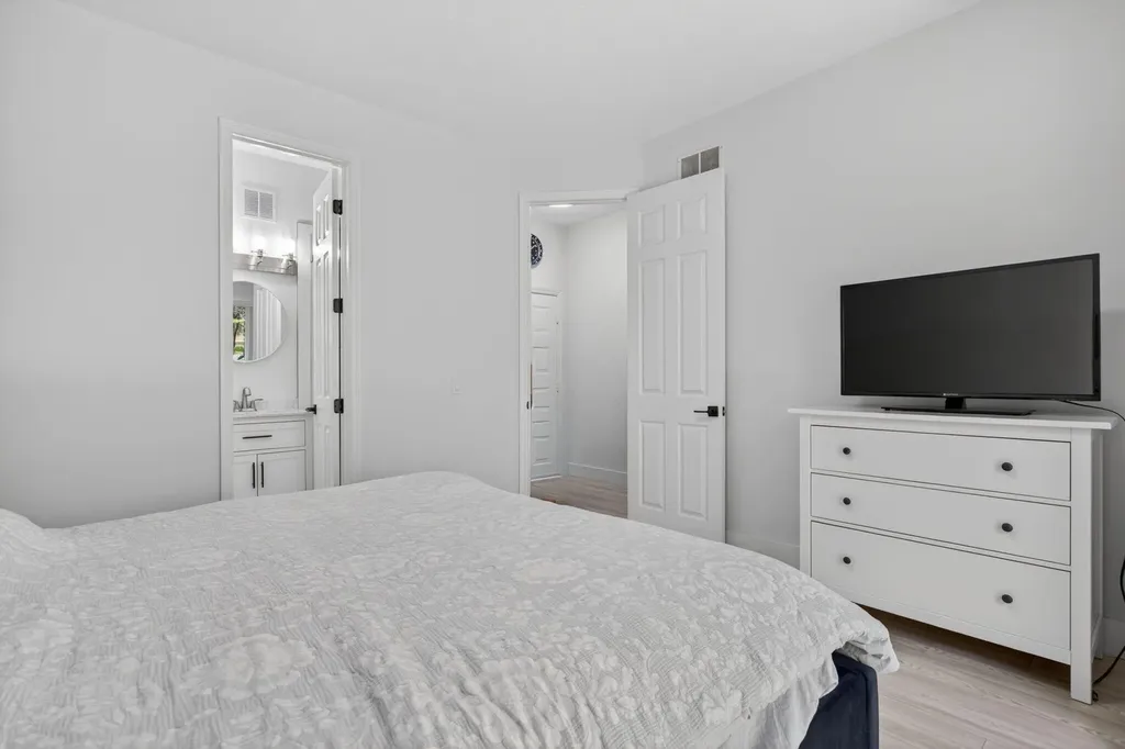 2457 NE 14th Street Pompano Beach FL 33062