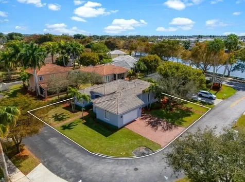 2570 SE 4th Place Homestead FL 33033