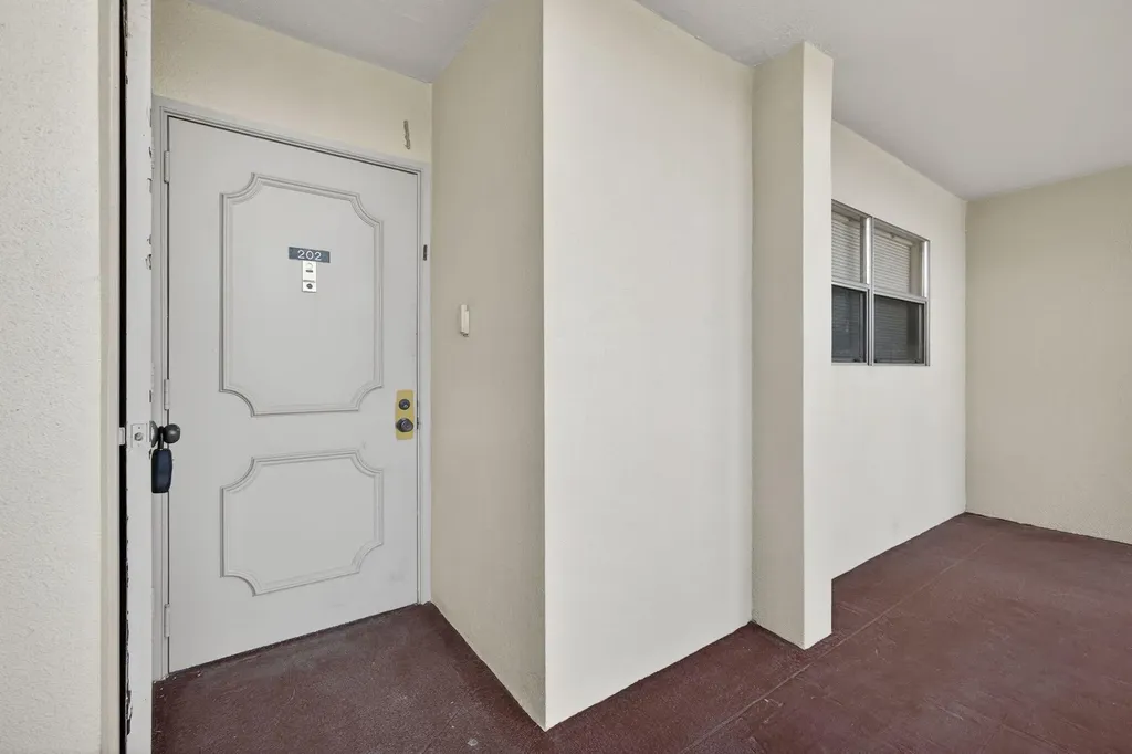 3590 Via Poinciana Lake Worth FL 33467