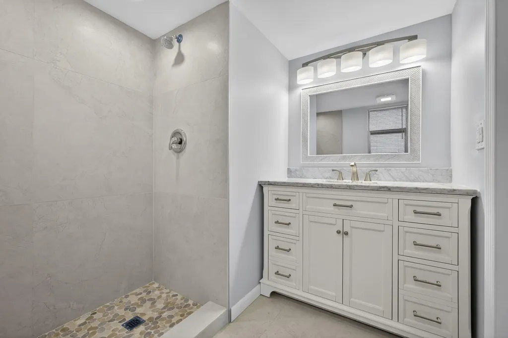 3590 Via Poinciana Lake Worth FL 33467