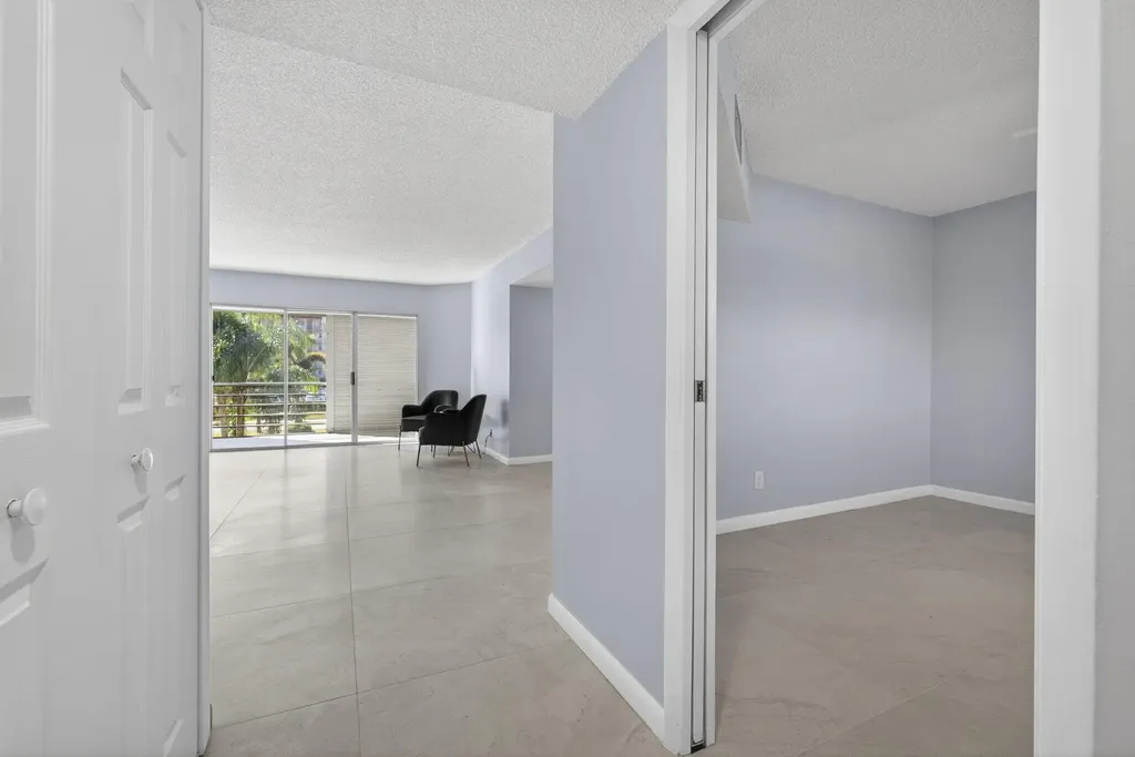 3590 Via Poinciana Lake Worth FL 33467